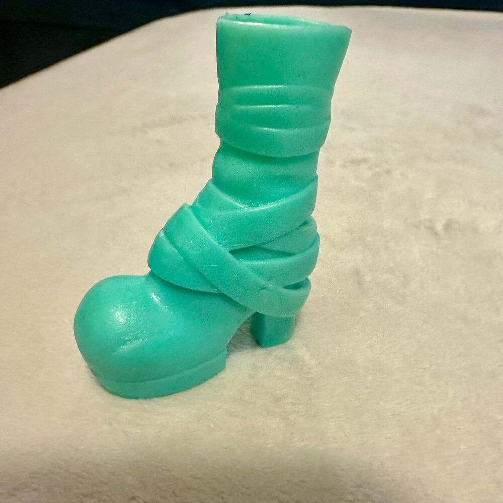 BRATZ Doll Snowkissed Jade Single Shoe